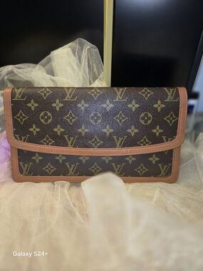 Authentic Louis Vuitton Dame GM Monogram Clutch